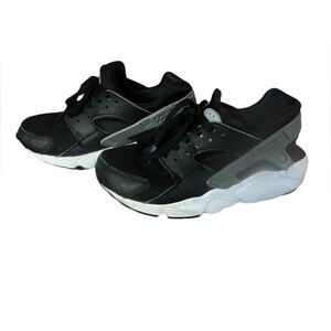 Boys huarache Nike sneakers
